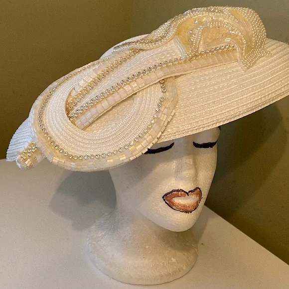 Brenda Waites Bolling | Accessories | Lovely White  display picture 1